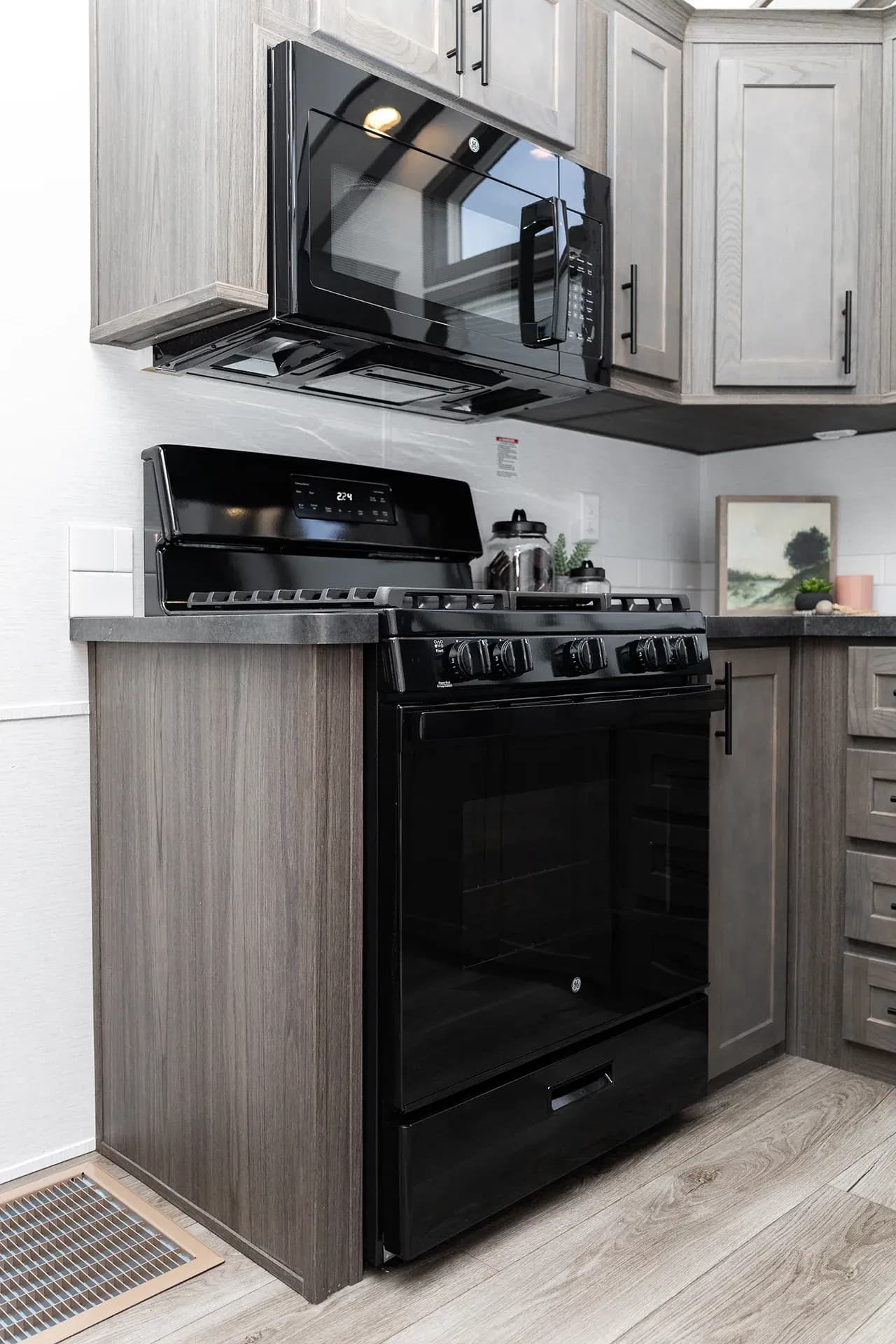 Canvas 7001 kitchen home features