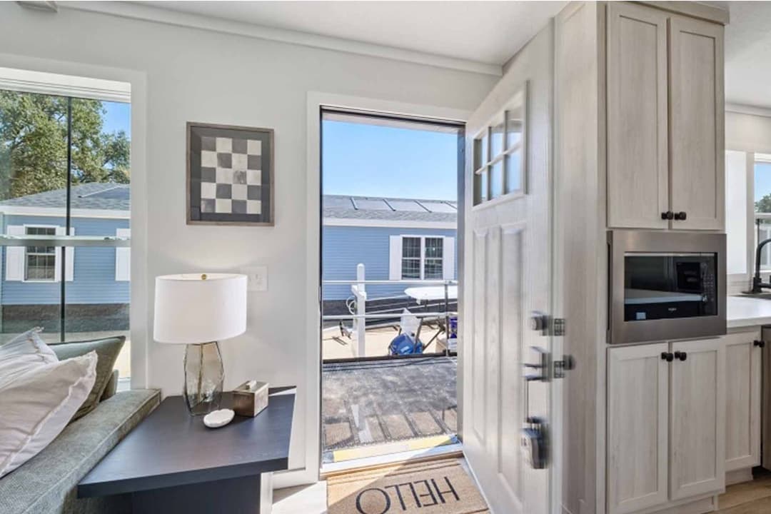 Axis 32563n interior home features