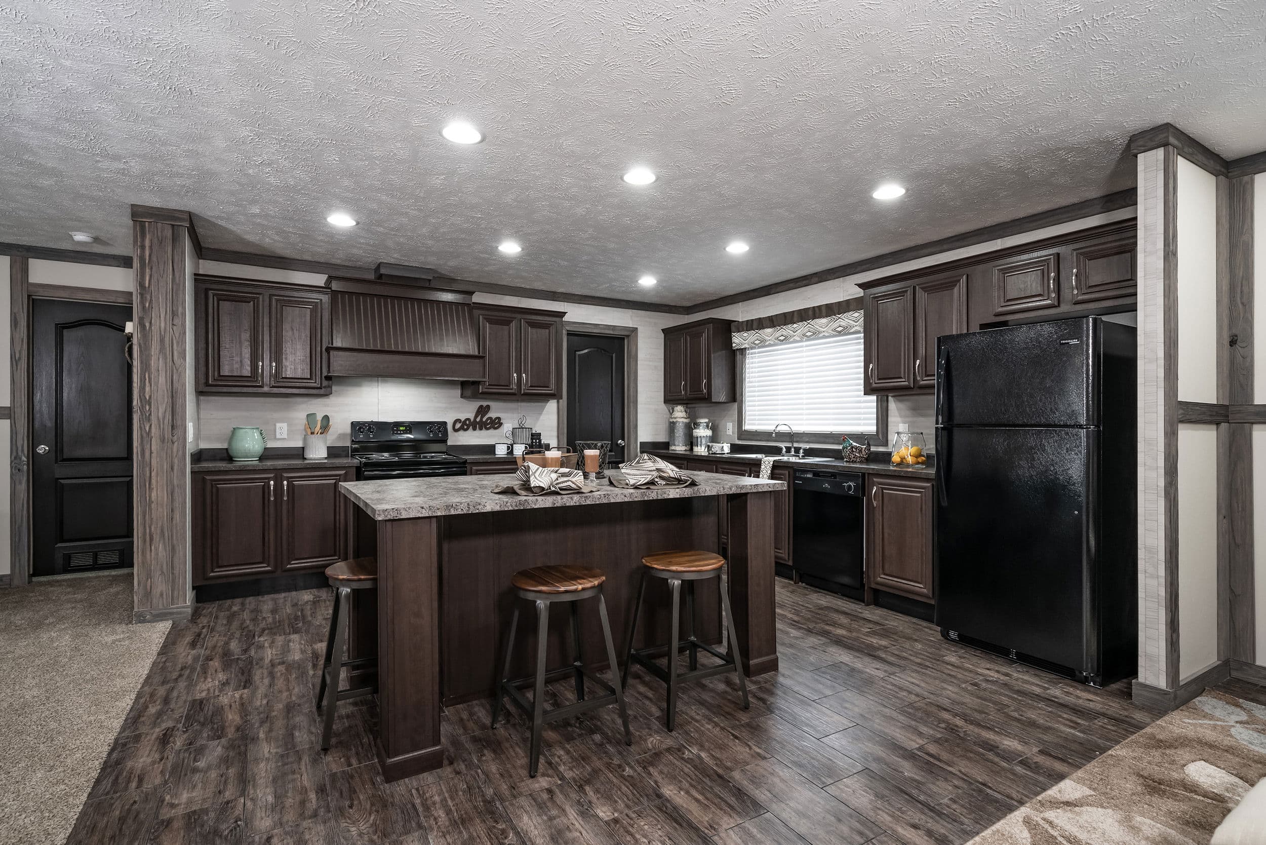 Md-35-32 kitchen home features