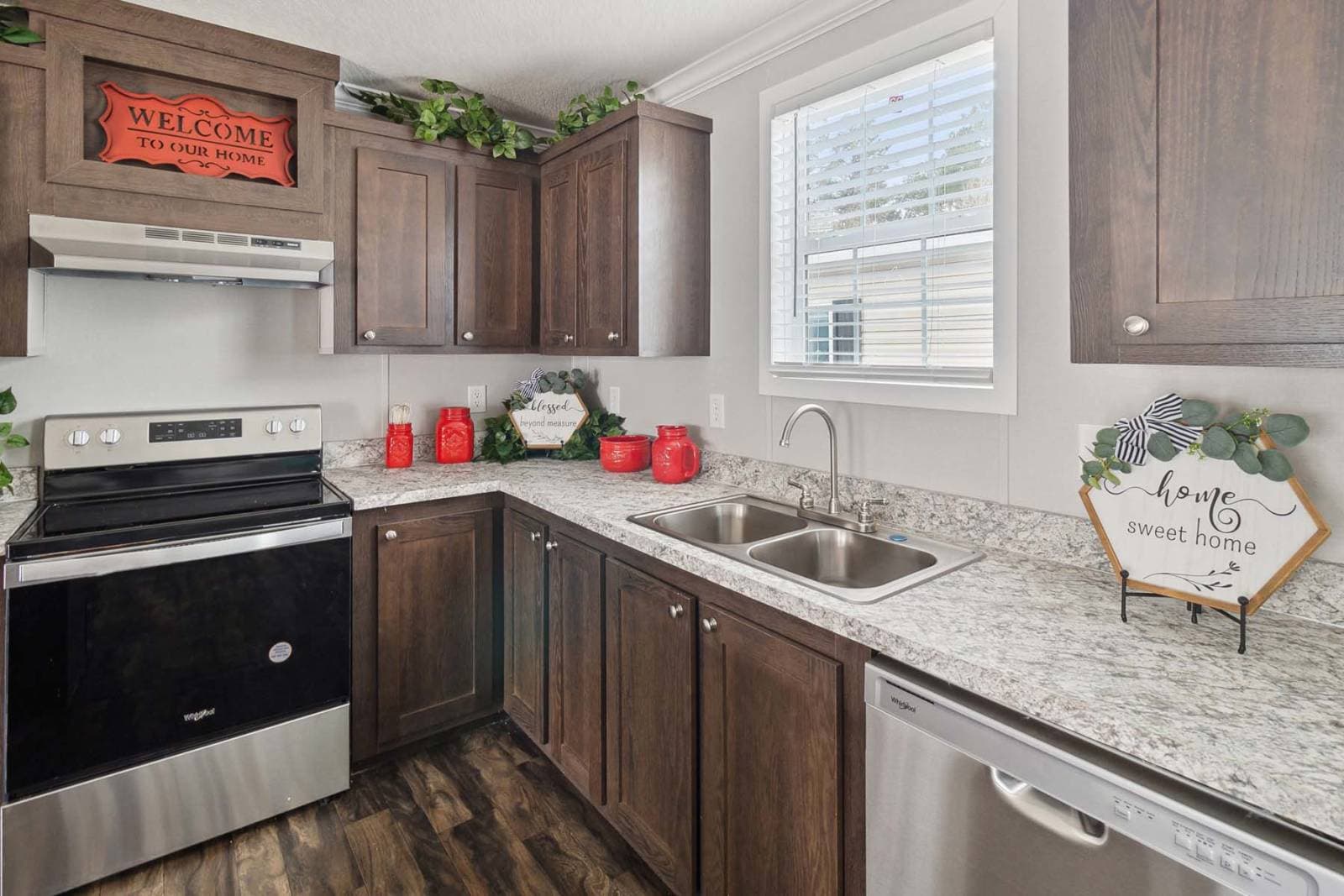 Home run 3272228 kitchen home features