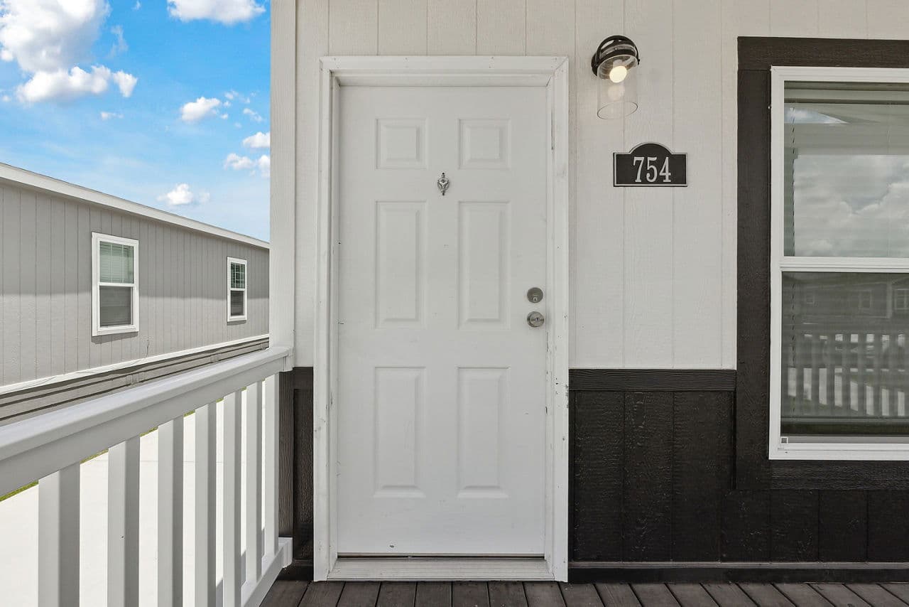 Innovation 1868h exterior home features