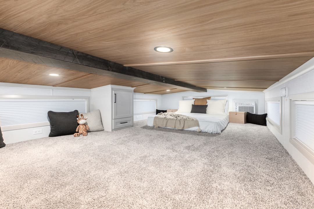 Eldorado 9099pwd bedroom home features