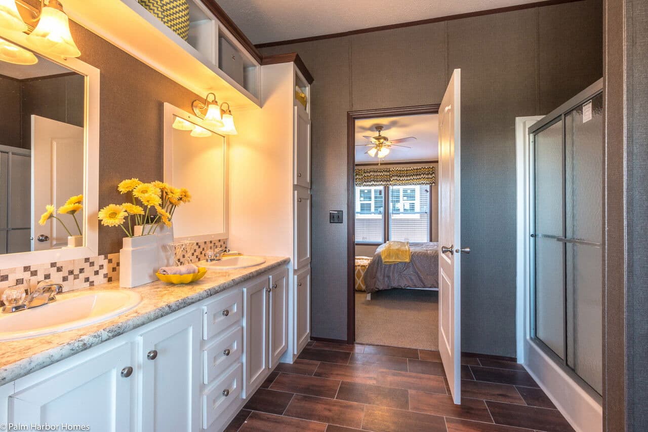 Arlington 30523a bathroom home features