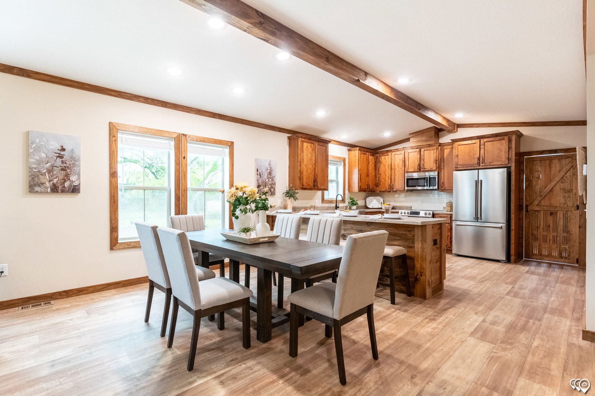 Pri3264-2070 interior home features