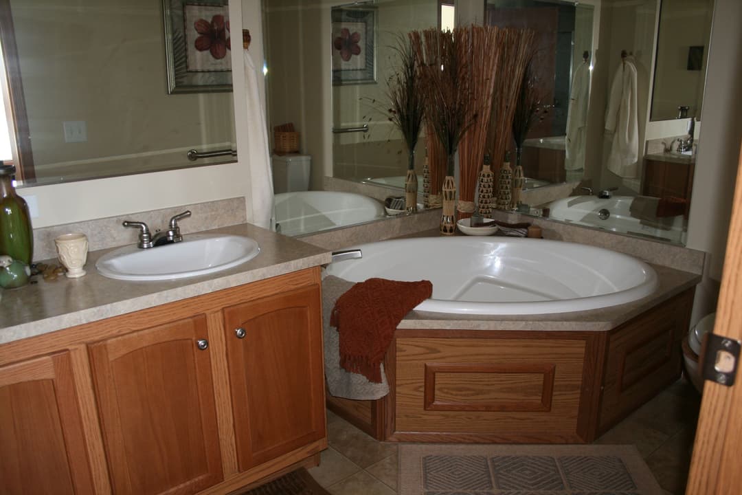 Elm bathroom home features