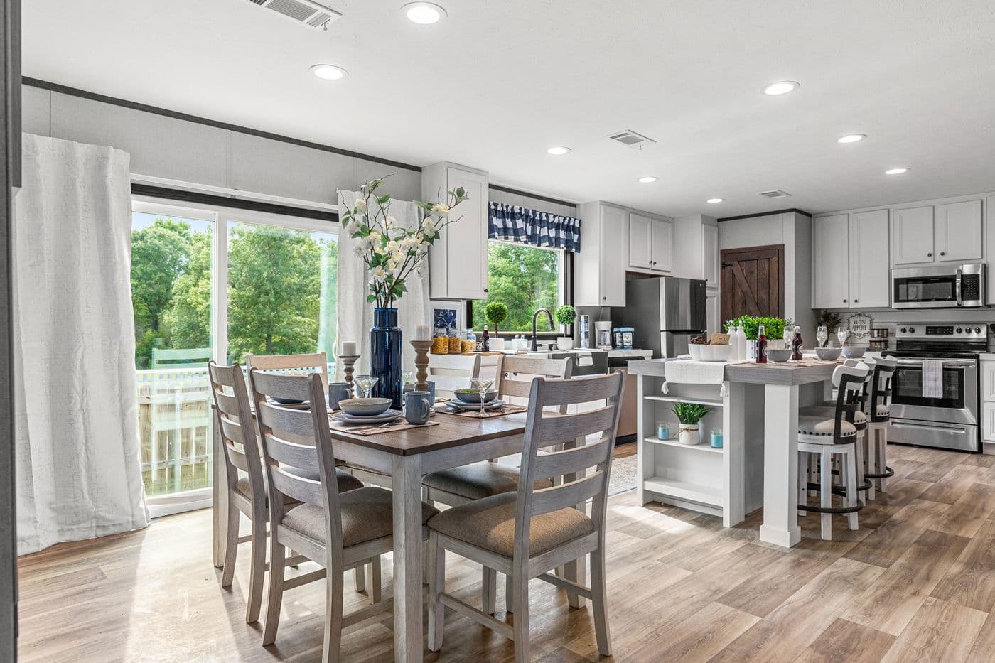 The anniversary 2.1 interior home features