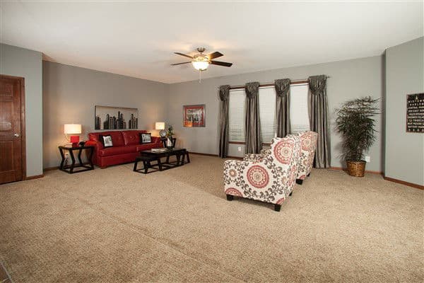 Lionel interior home features