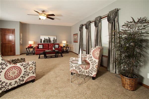 Lionel interior home features