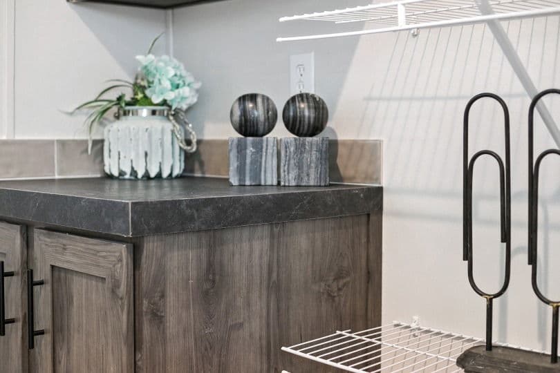 Valor 16763n interior home features