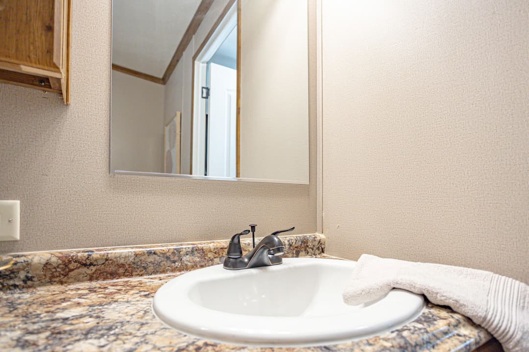 Doublewide s-28×56-32flp bathroom home features