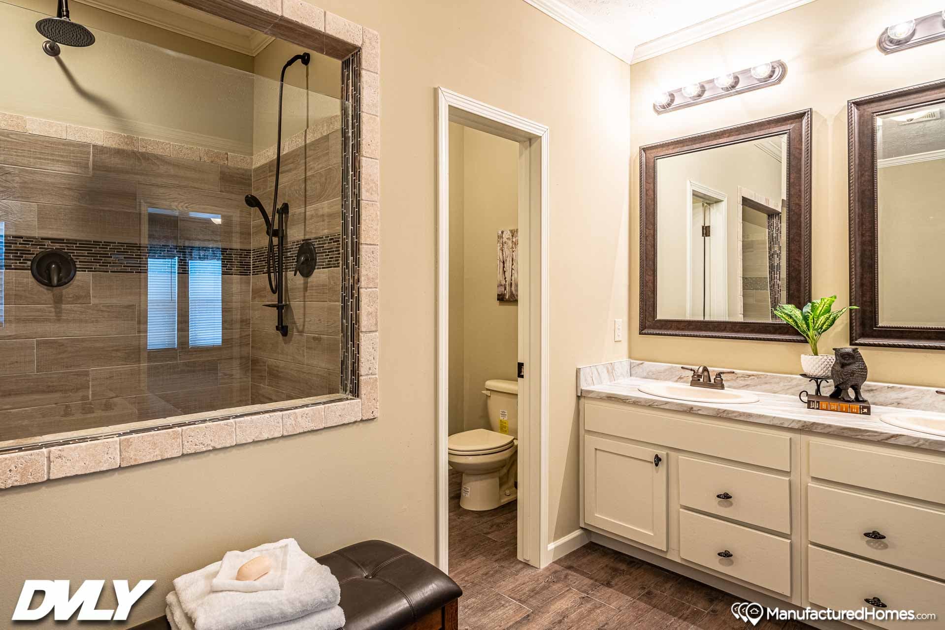 The klasse bathroom home features