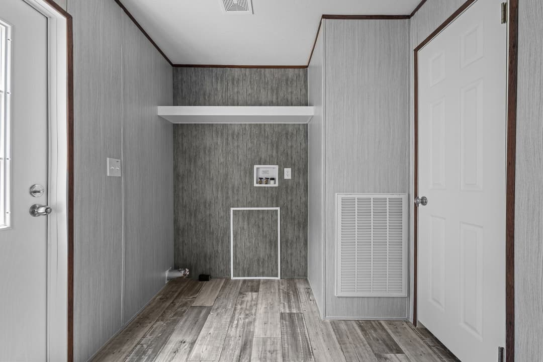 Nitro quatro interior home features