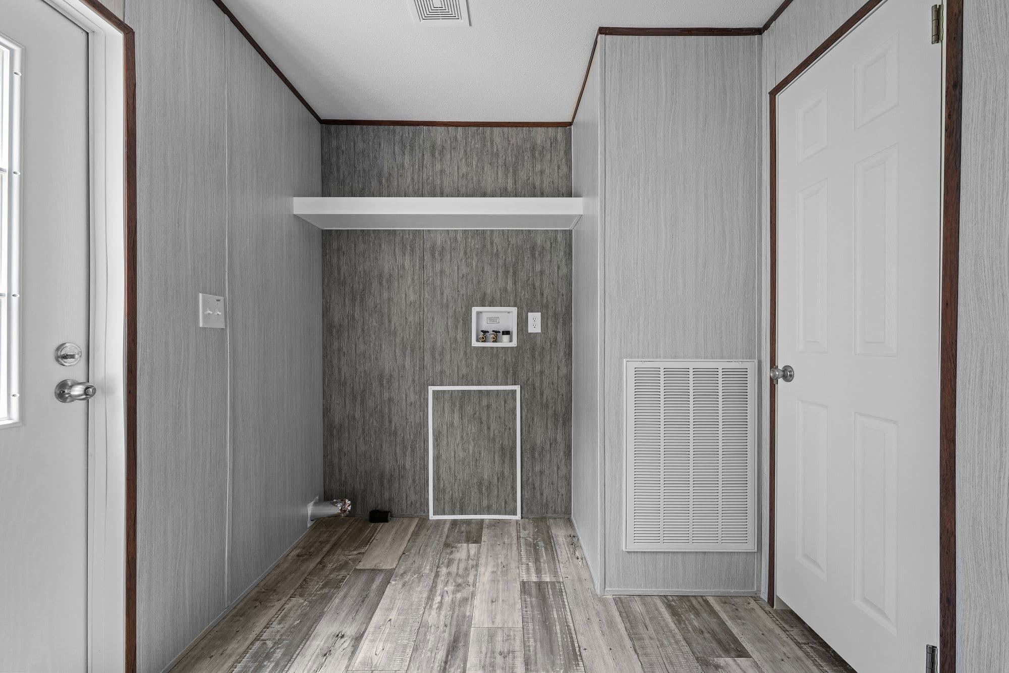 Nitro quatro interior home features