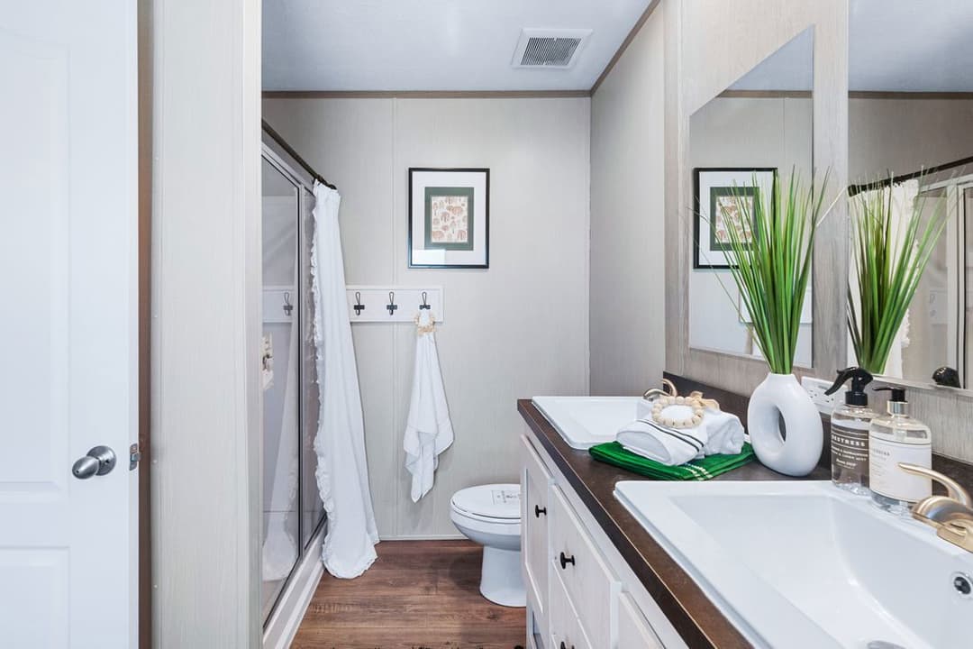 Anniversary 16763i bathroom home features
