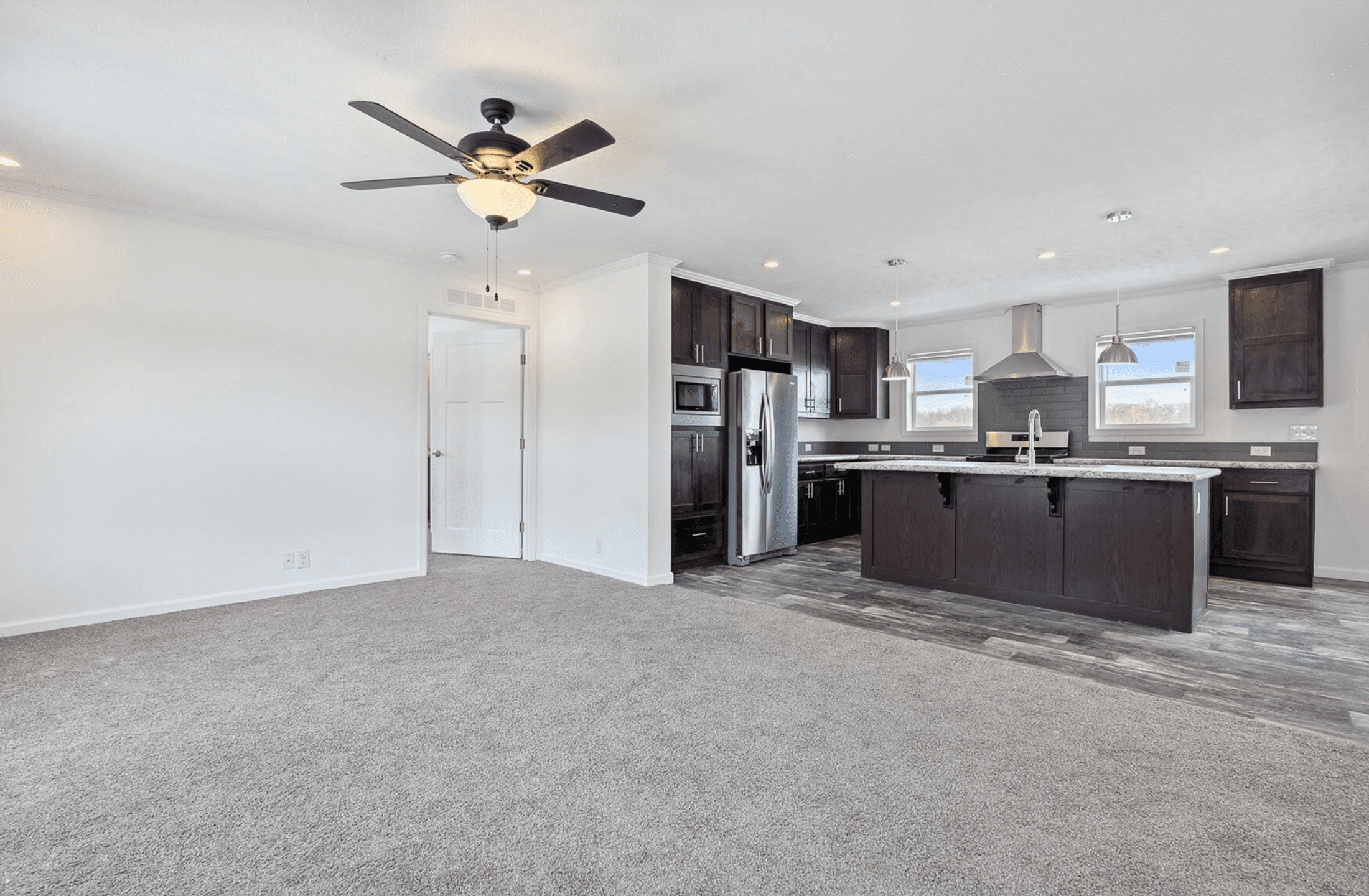 N675 interior home features