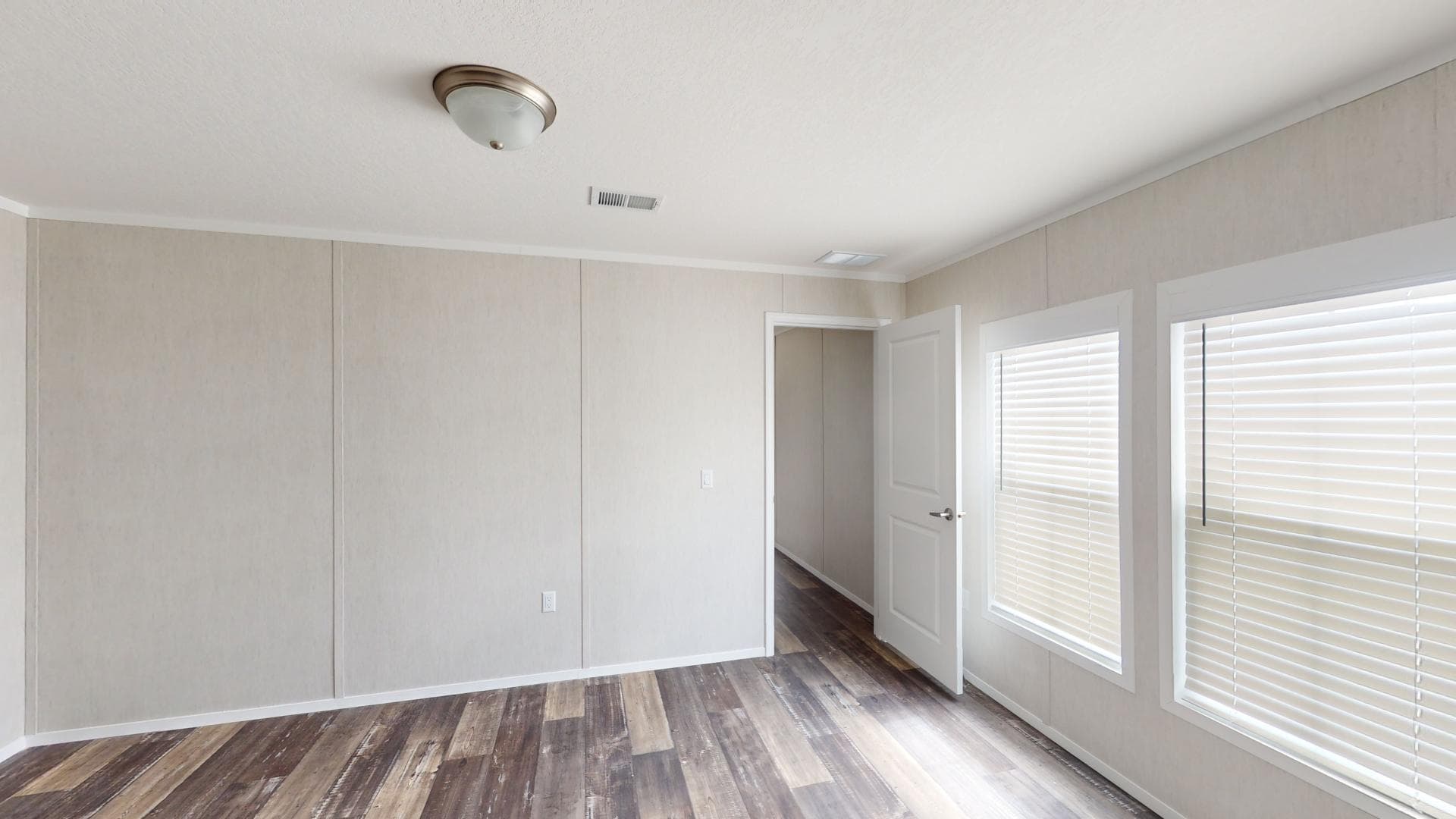 Arc1664-7005 bedroom home features