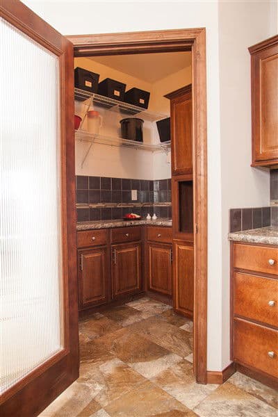 Lionel kitchen home features