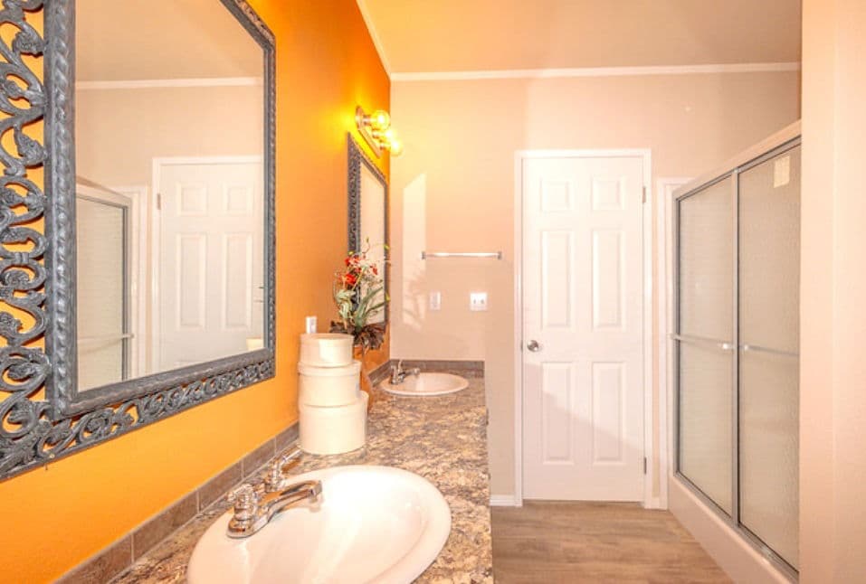 Heritage 30443e bathroom home features