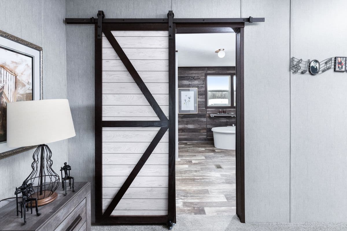 The shoreline interior home features