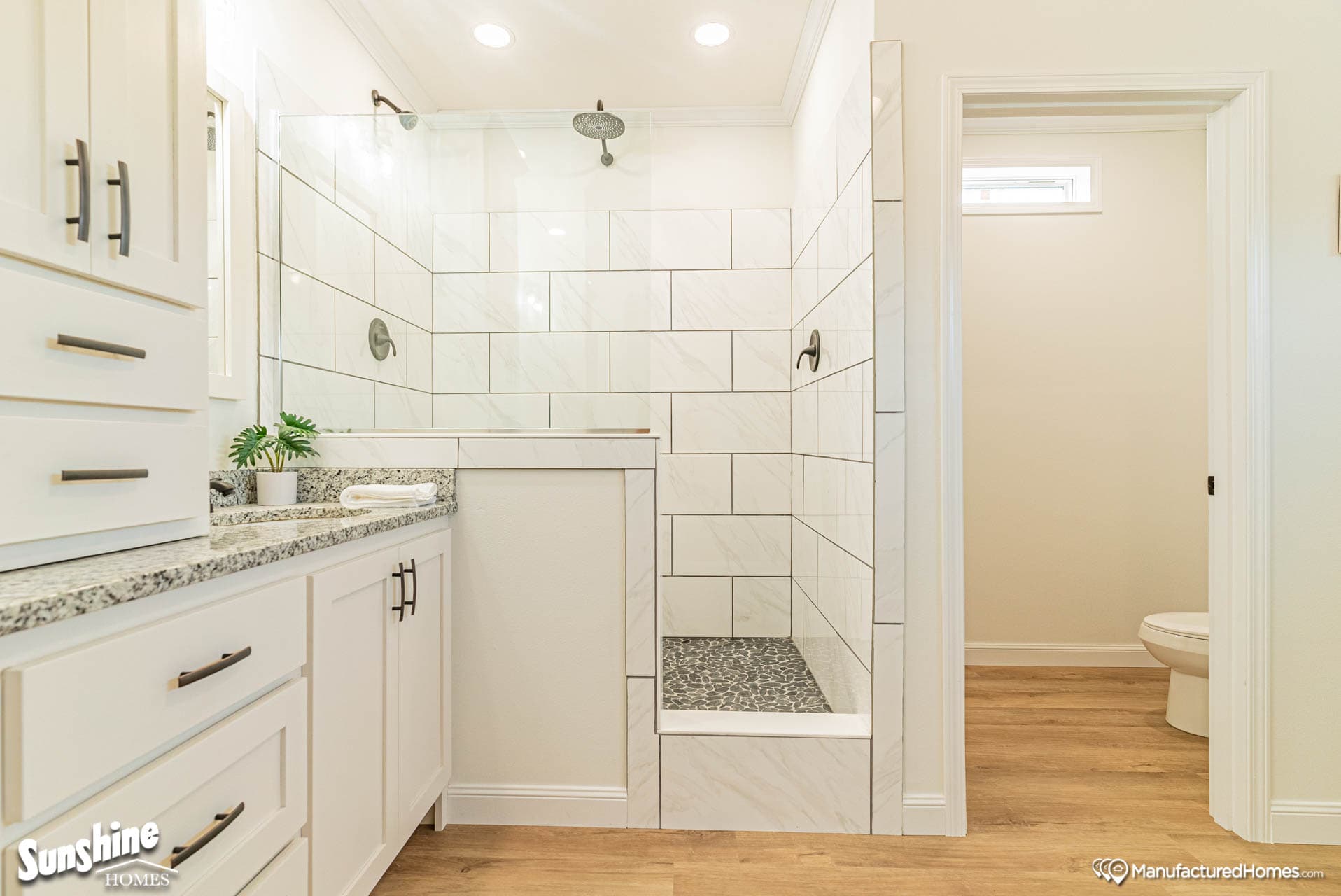 Pri3284-2058 bathroom home features