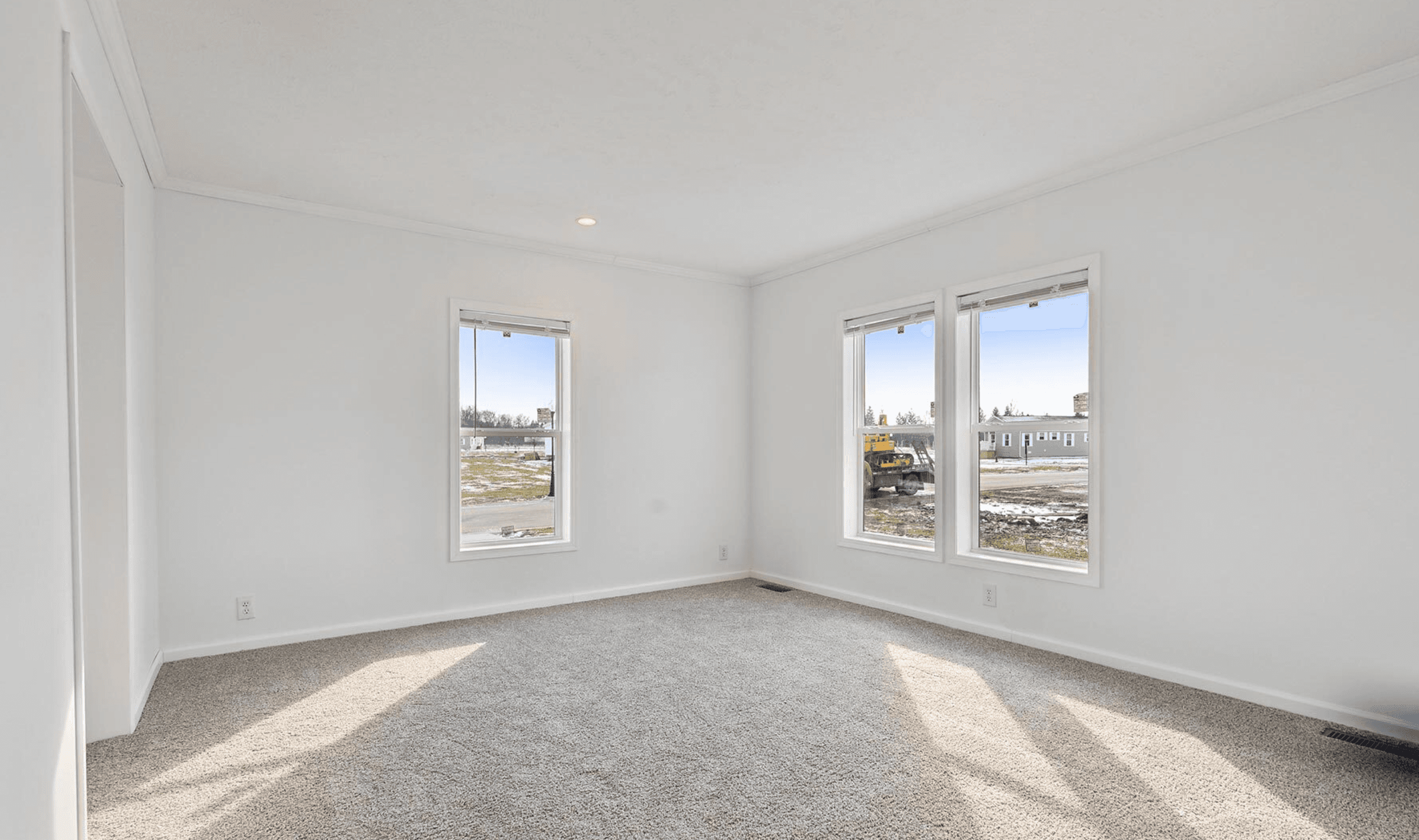 N688 bedroom home features