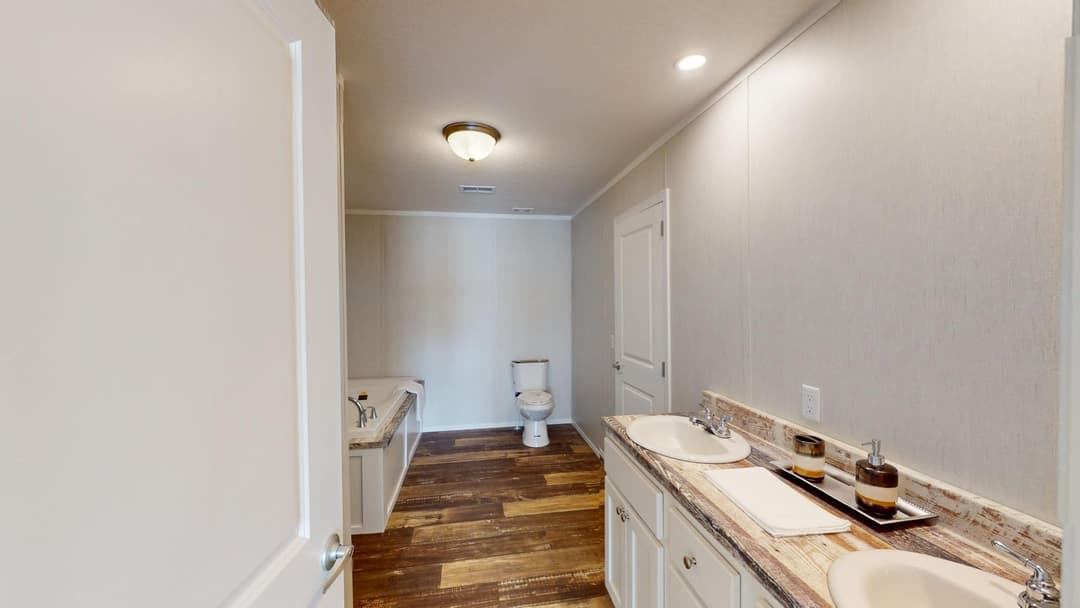 Arc3280-7501 bathroom home features