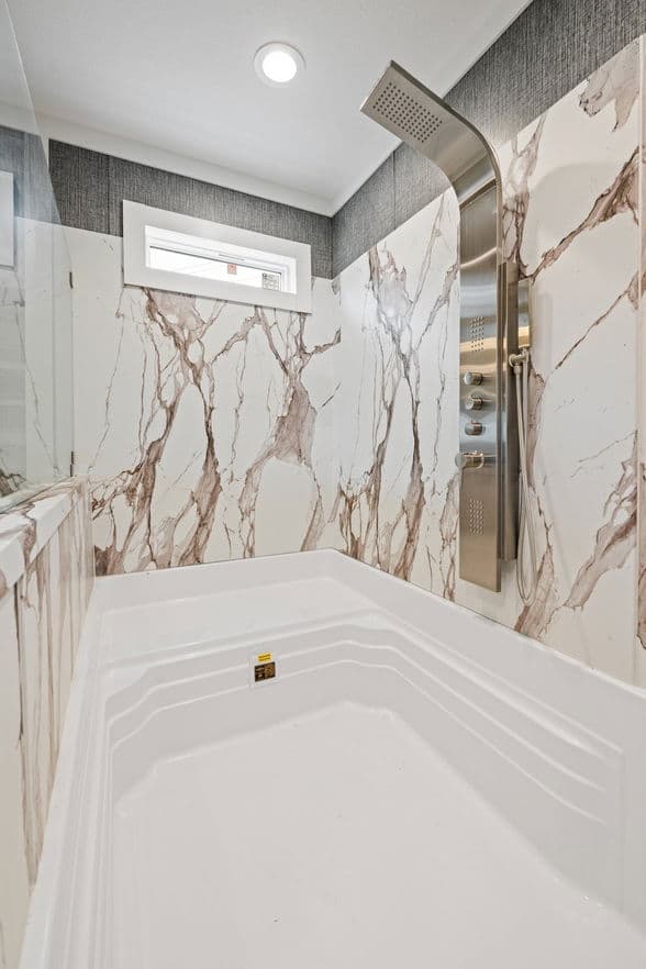 Horizon 30563z bathroom home features