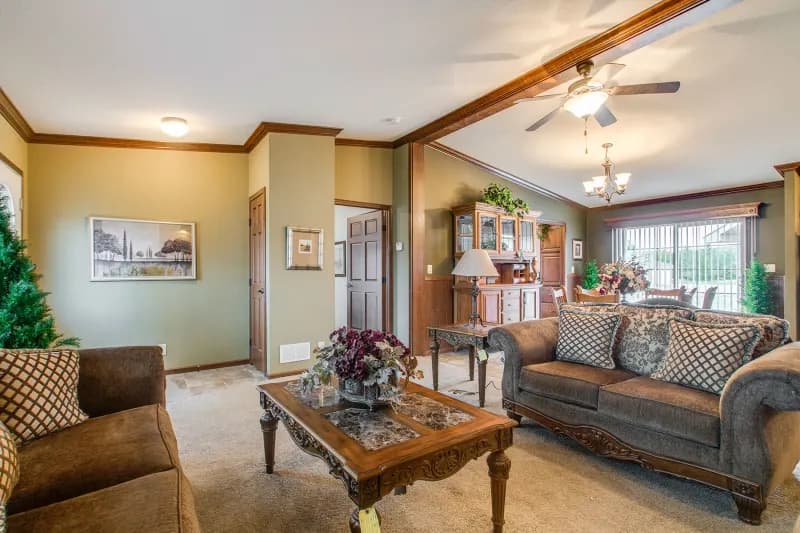 Lexington c208 interior home features