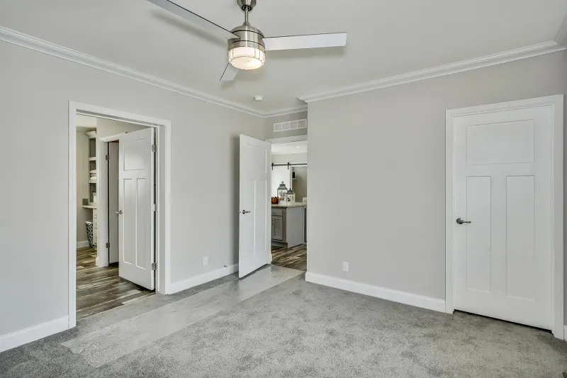 Skyliner 4732b bedroom home features