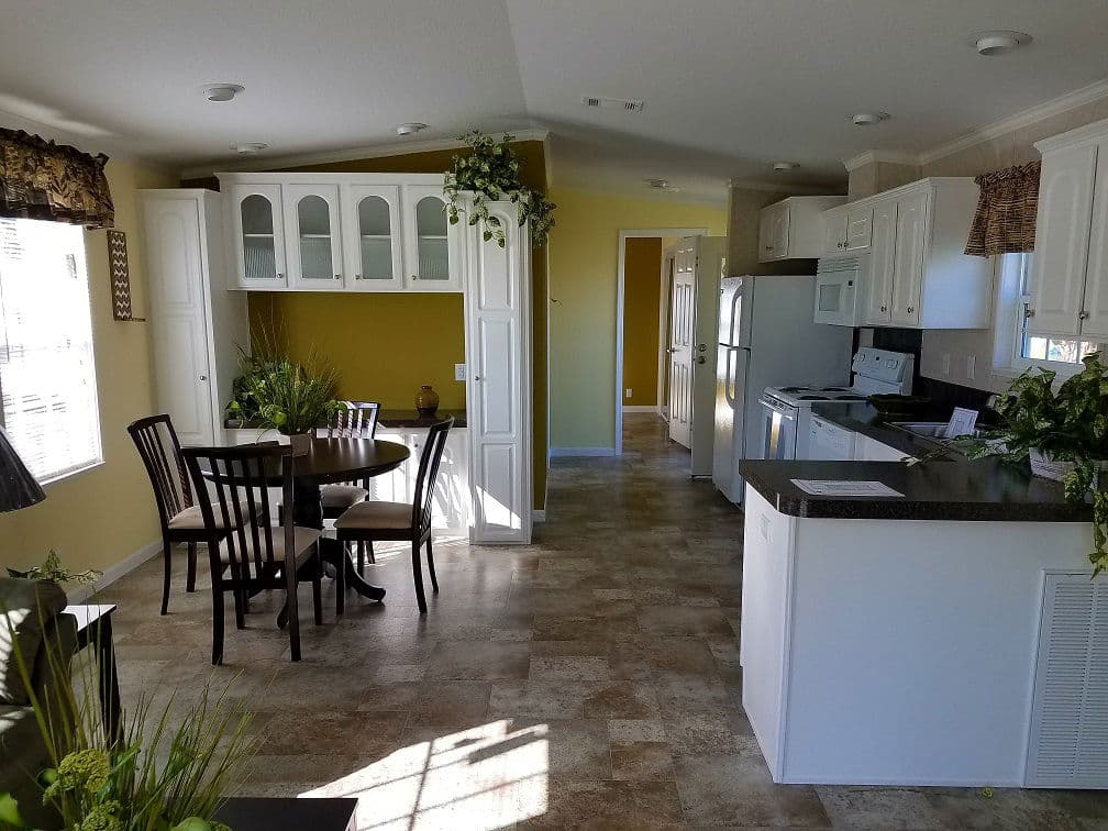 Vacation cottage interior home features