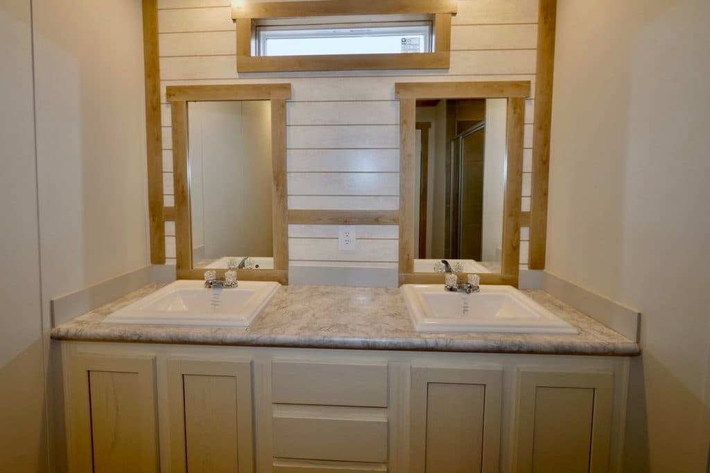 Isabel 9676 bathroom home features