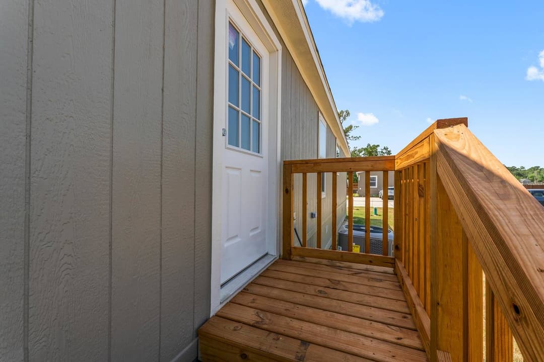 Titan extreme 2856h exterior home features