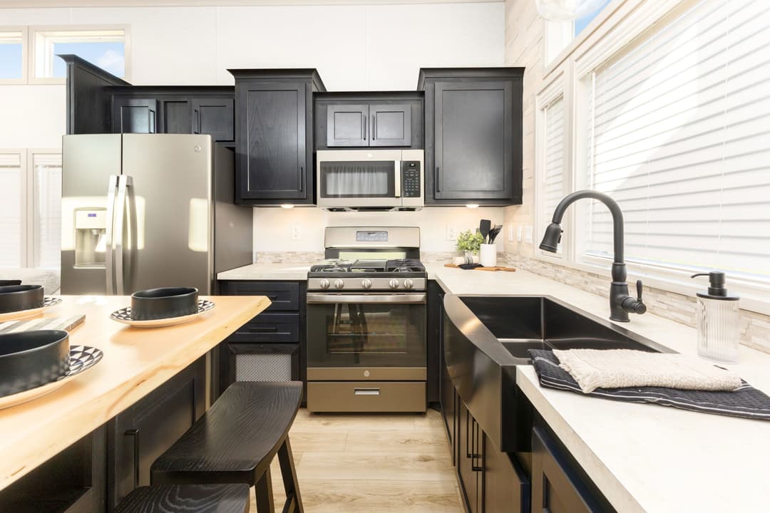 Island 6376 kitchen home features