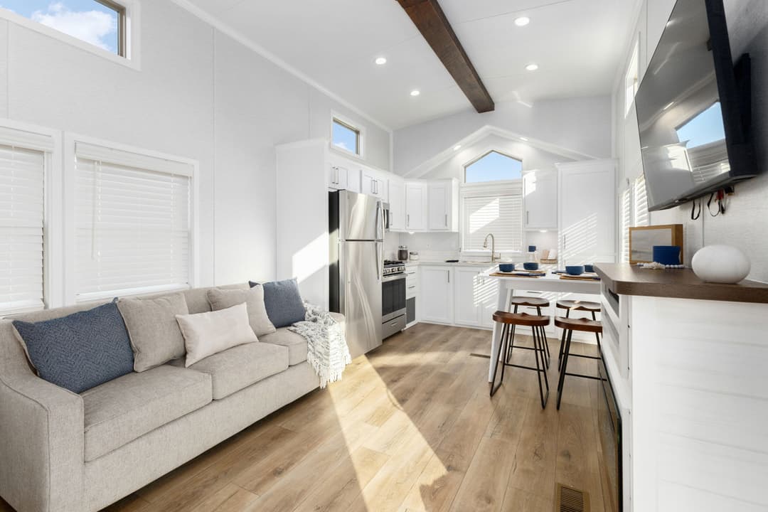 Lakeside 8155 interior home features