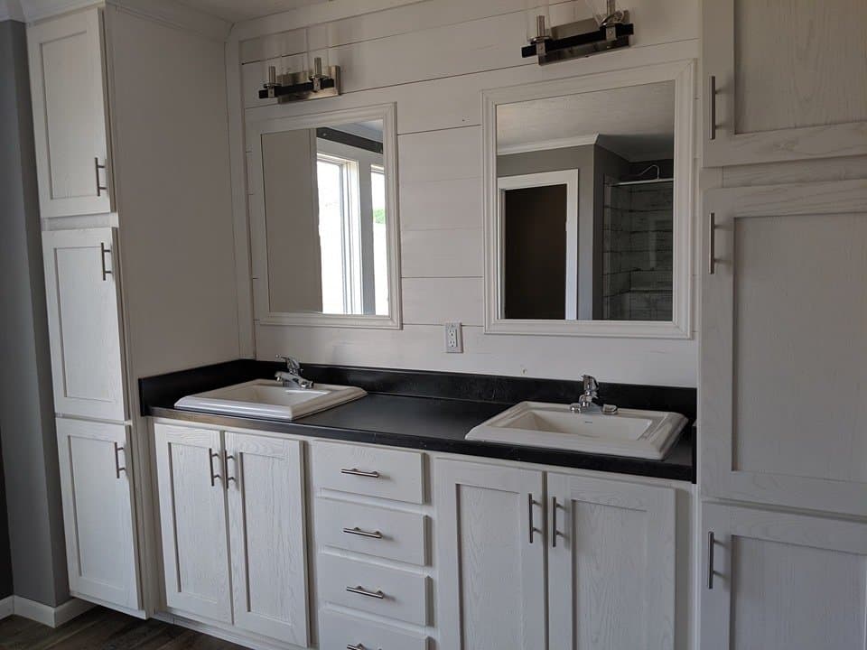 Addison 2 bathroom home features