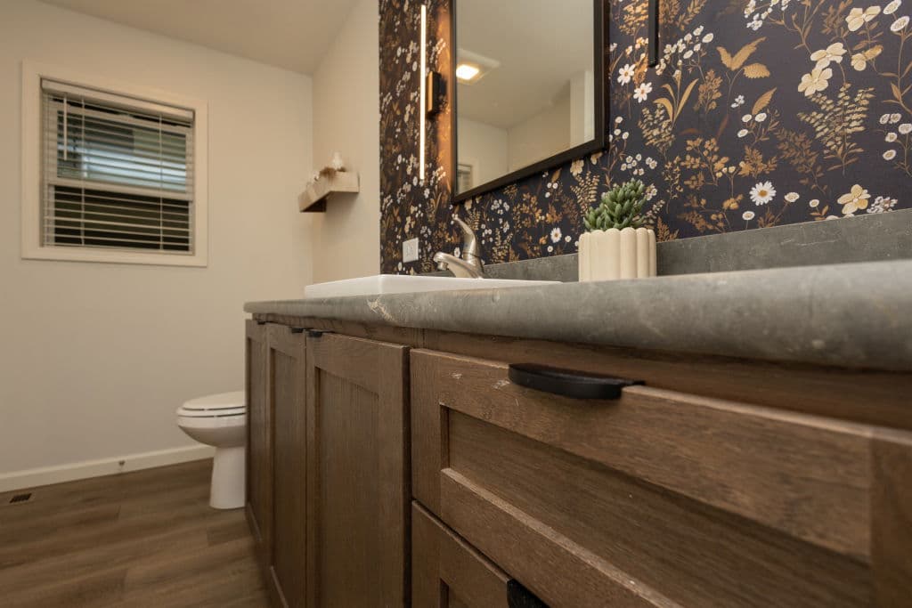 Essence 20 bathroom home features