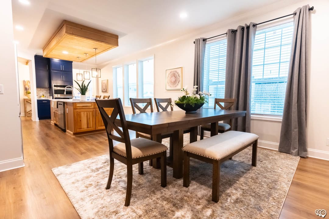 The shoreline interior home features