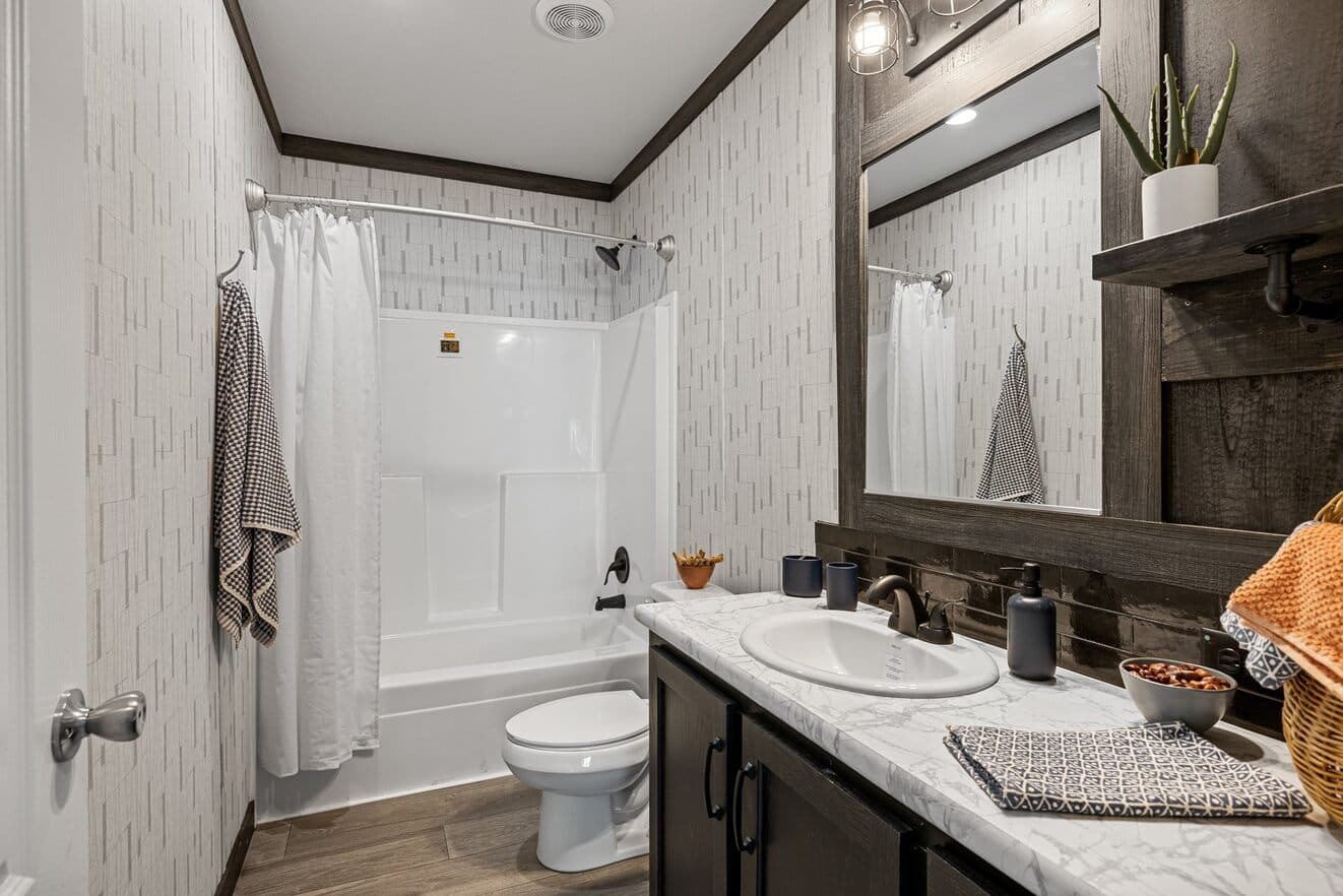 Pecan valley  30603p bathroom home features