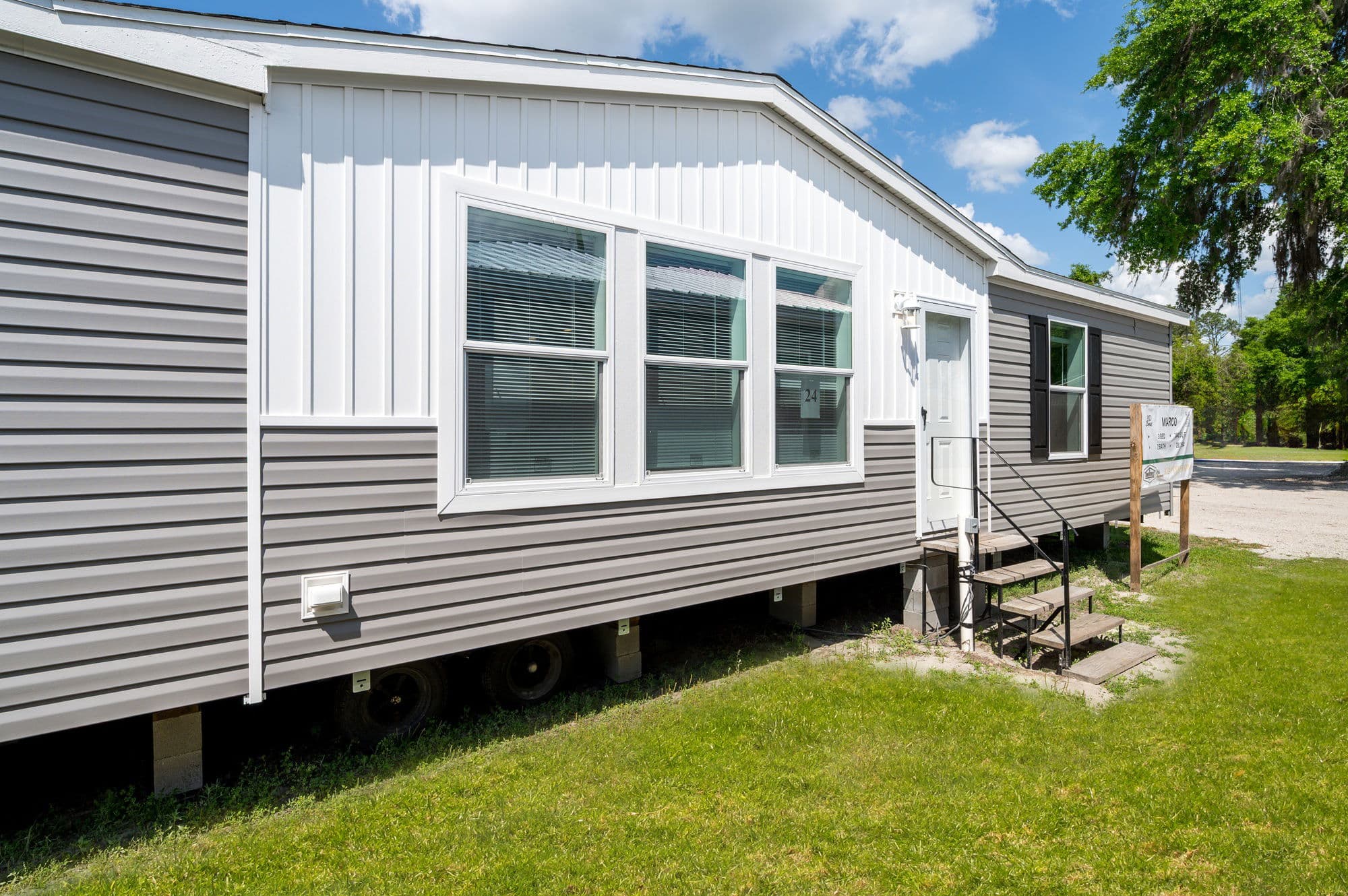 Marco 54 exterior home features