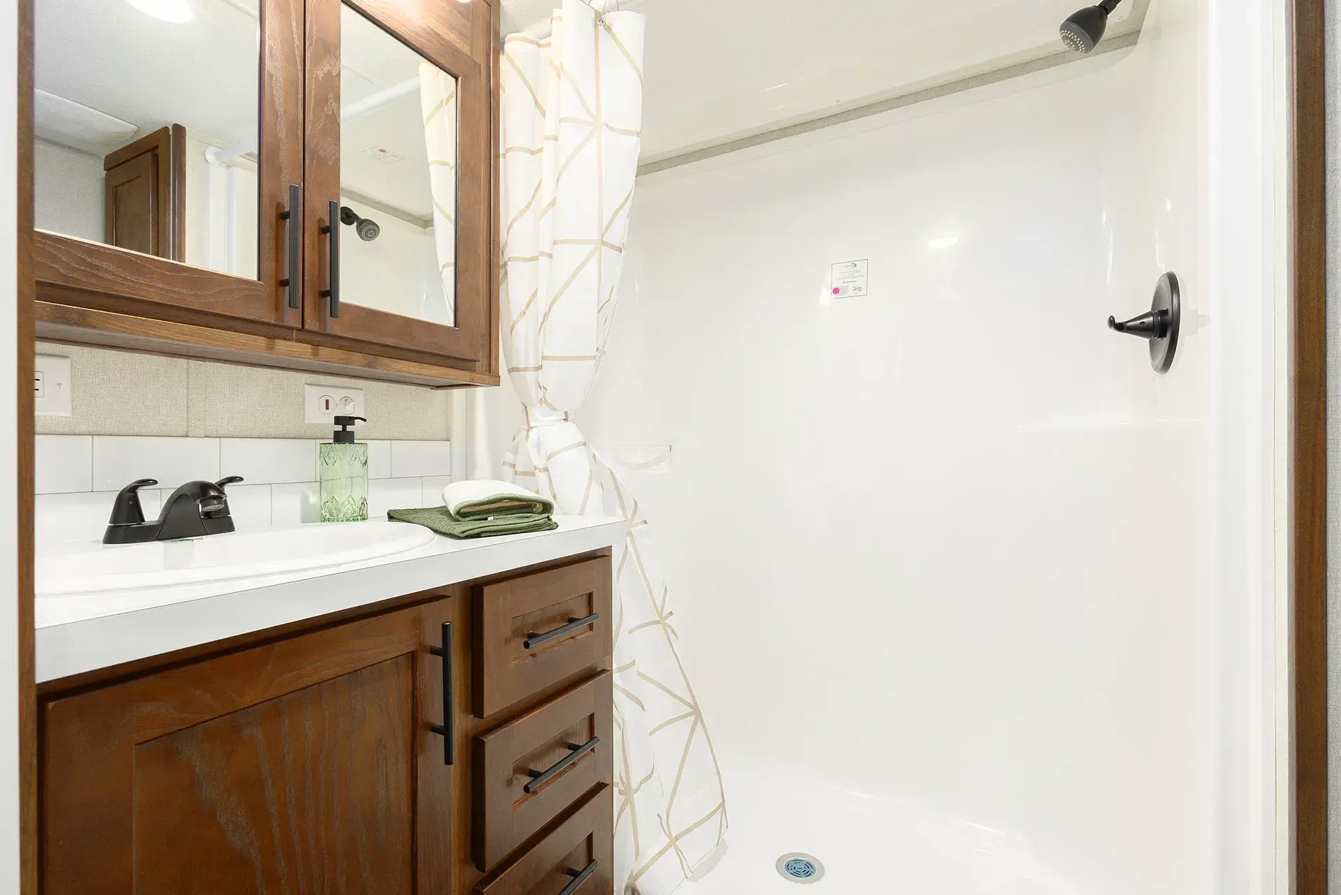 Canvas bathroom home features