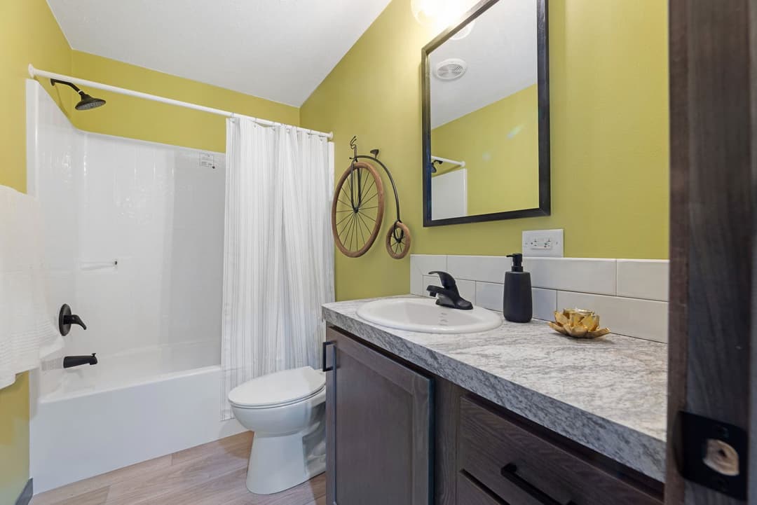 Houghton 24036 bathroom home features