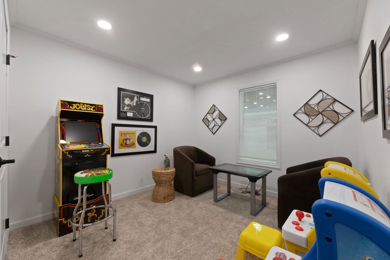 Ives 24033 bedroom home features