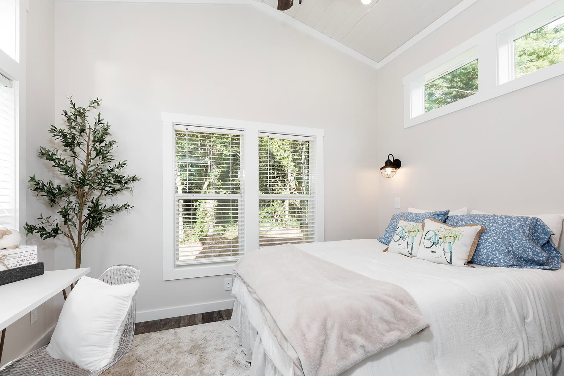 Cahaba bedroom home features