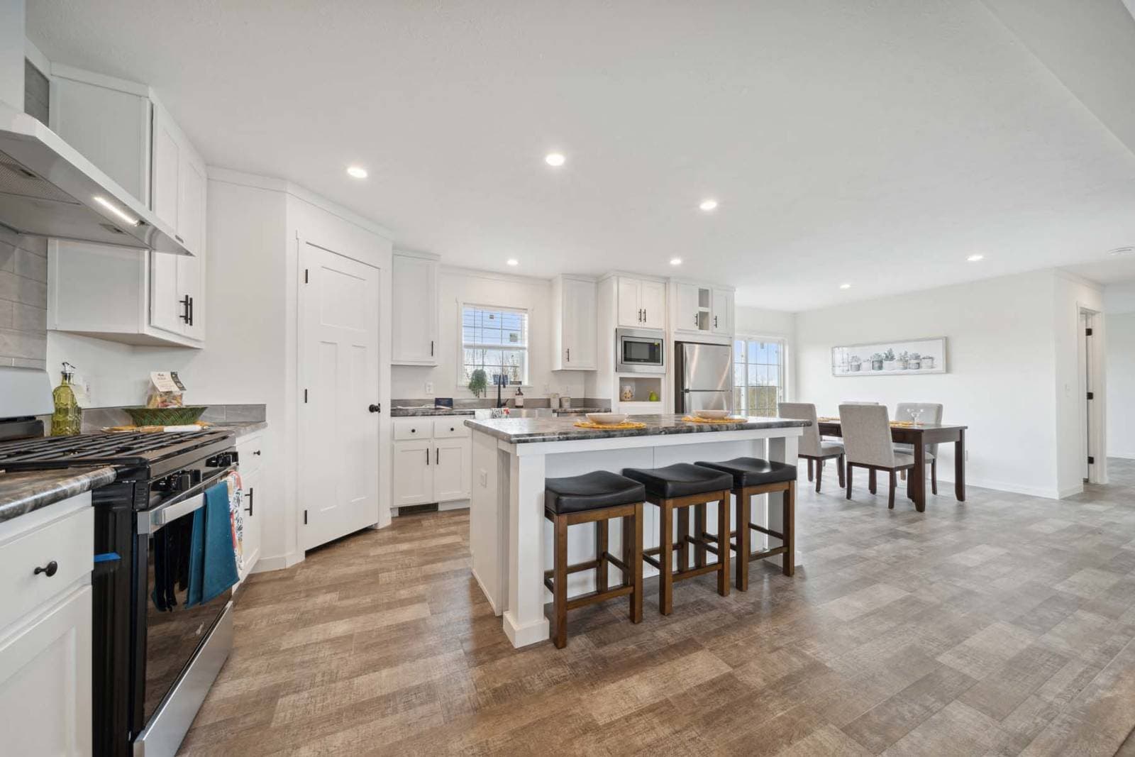 Pursuit kitchen home features