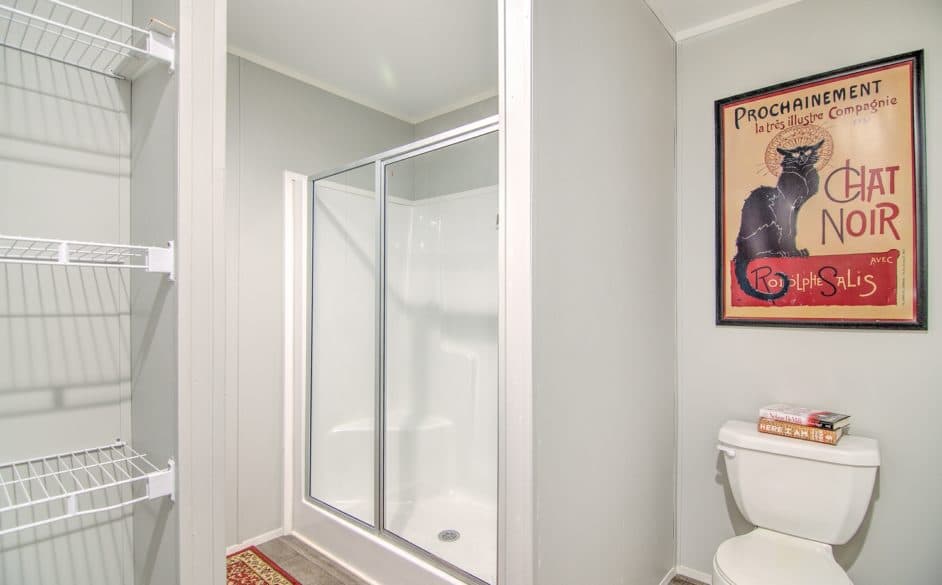 Park place 302 bathroom home features