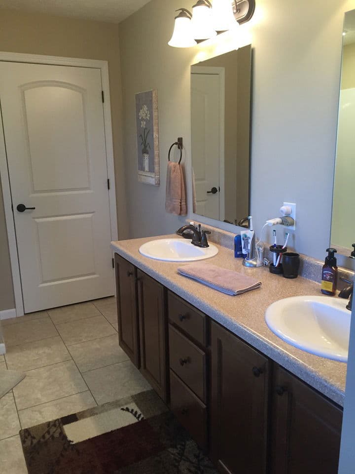 Mountainview bathroom home features