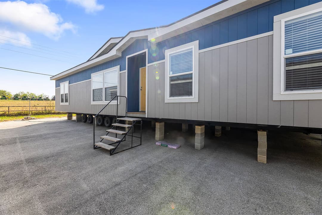 Sheridan 30483s exterior home features