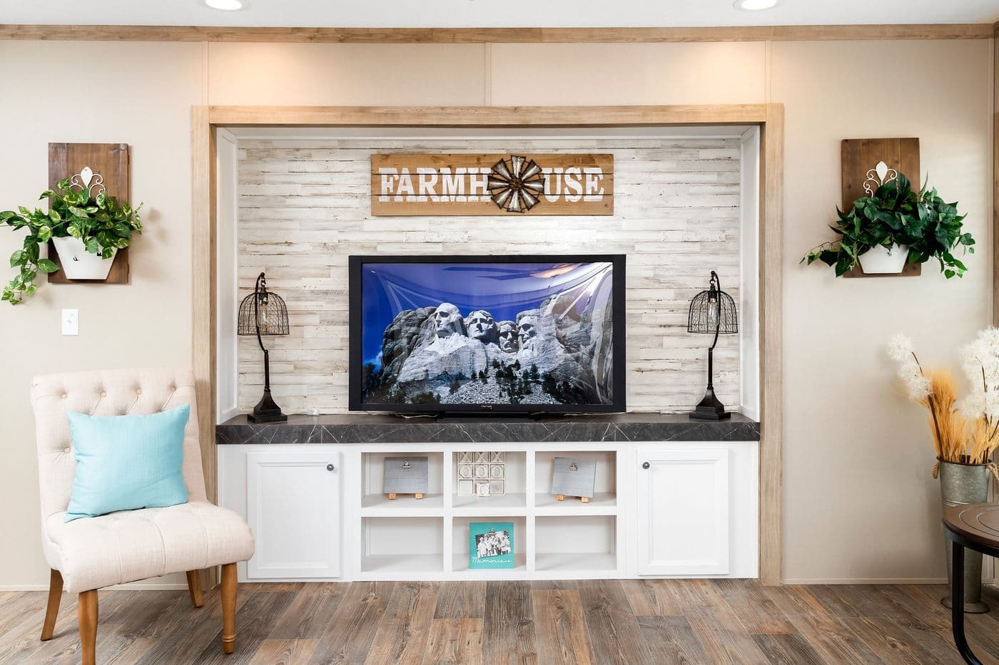 Farmhouse flex interior home features