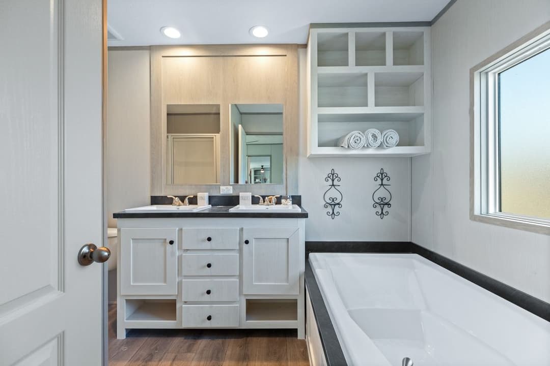 Resolution 16763j bathroom home features