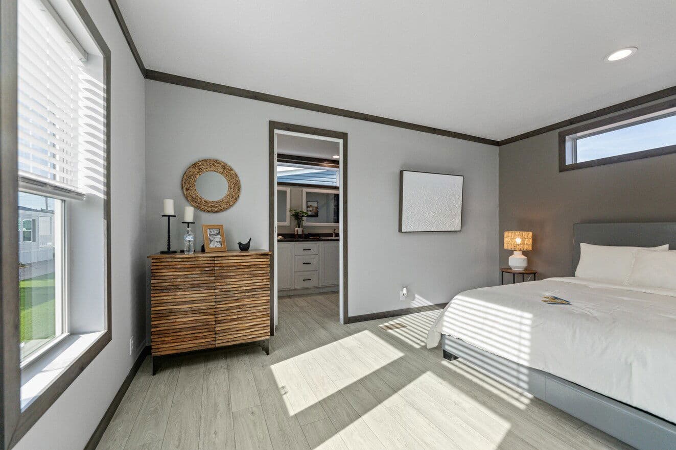 Pioneer 16763k bedroom home features